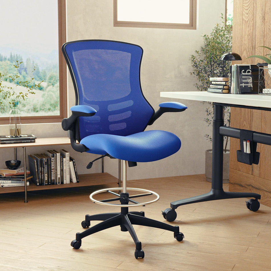 Chaise de dessin ergonomique Kelista à dossier mi-haut en maille bleue | Repose-pieds réglable, accoudoirs relevables | Confort et productivité