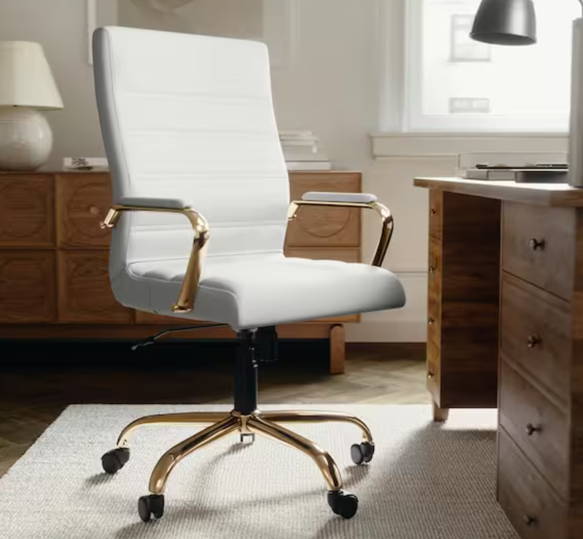 Fauteuil de bureau ergonomique pivotant Whitney à dossier haut en similicuir, structure blanche et dorée avec accoudoirs