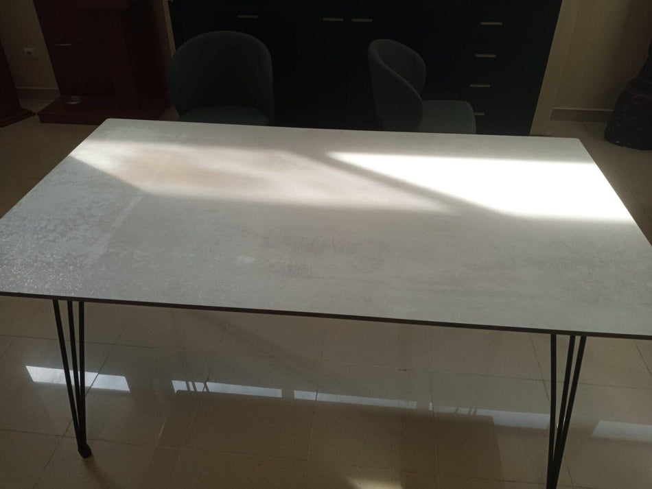 Table à manger fixe pied métal